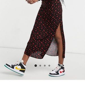 MIDI skirt with thigh slit red and black floral